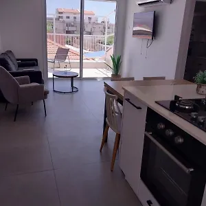 גמלים 2 א' דירה